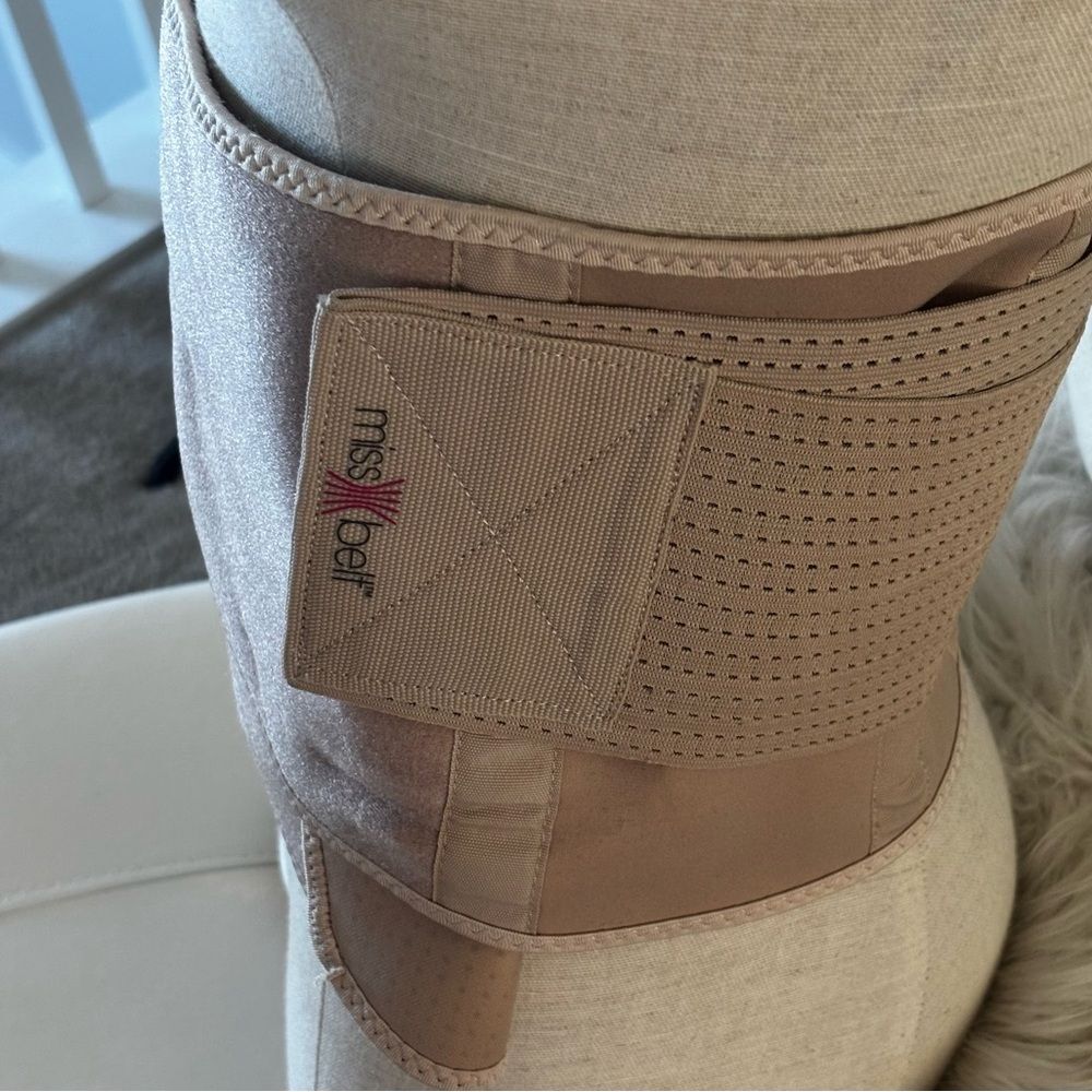 Elegant Tan Women's Belt - Picture 2 of 4
